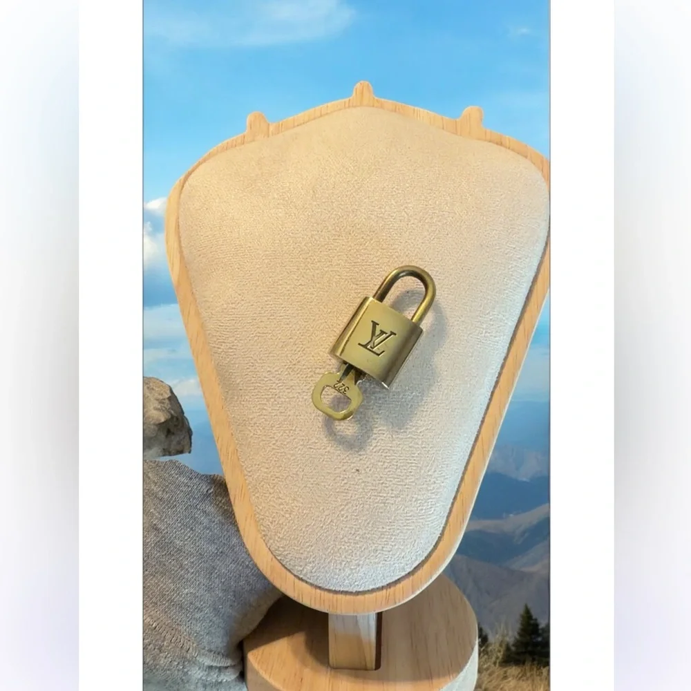 Louis Vuitton Gold Padlock Charm - Picture 1 of 2